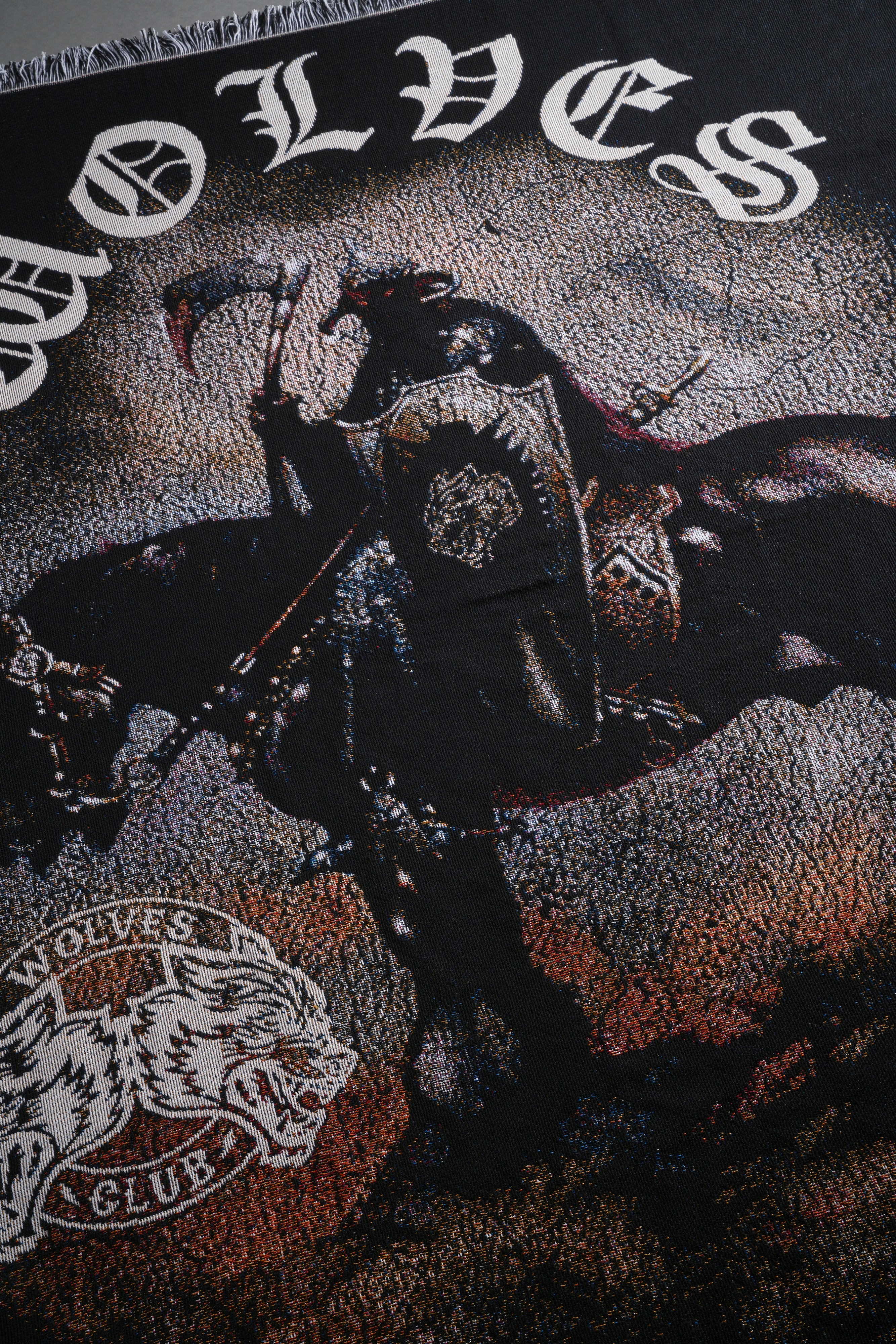 Black Elysium Tapestry Blanket – Cozy & Stylish